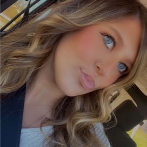 Meet your Posher, Deborah